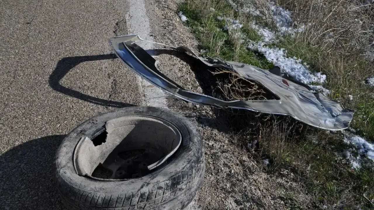 Isparta’da Gizli Buzlanma Kazası: Şarampole Uçan Araçta 4 Yaralı! 2